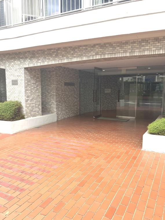 イトーピア吉祥寺マンションのエントランス