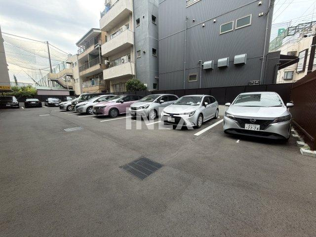横浜市西区岡野１丁目の賃貸マンションの駐車場