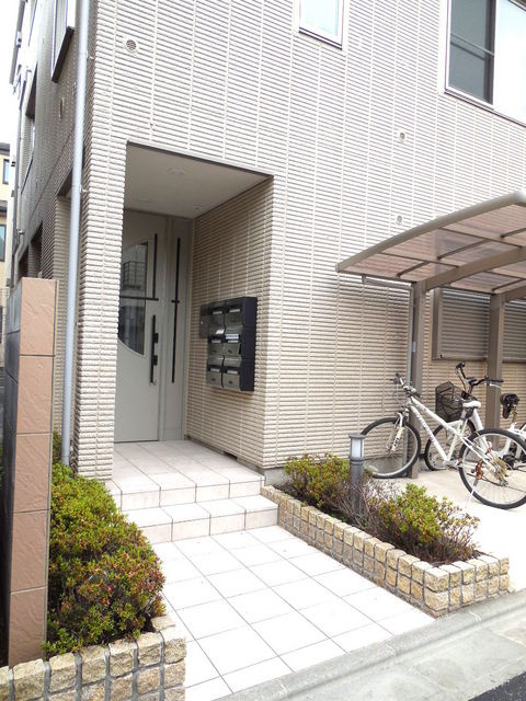 メゾン　ド　マリのエントランス|オートロックあり