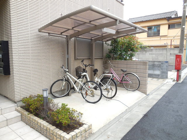 メゾン　ド　マリの駐車場|駐輪場あり