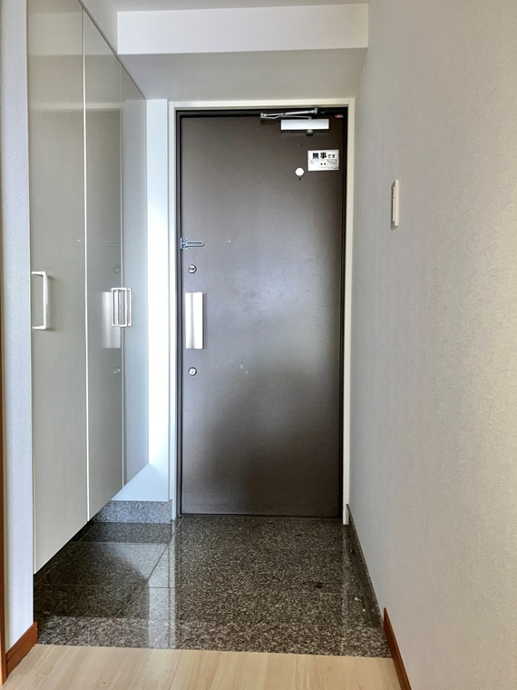 オーベルタワー川口コラージュの玄関