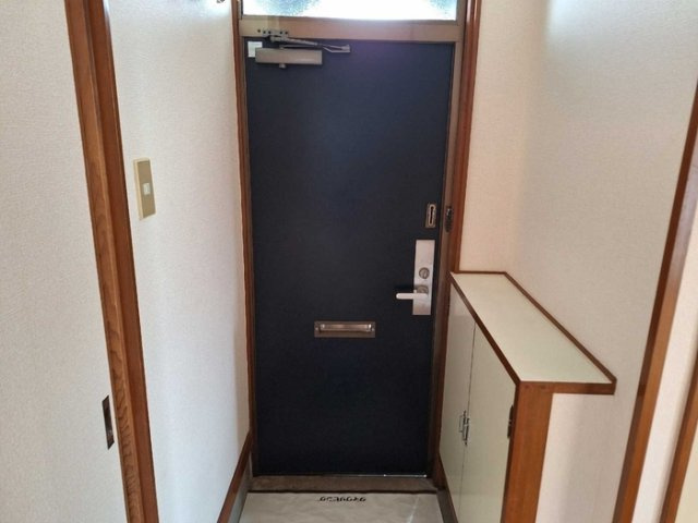 アメニティ津志田　Ａの玄関