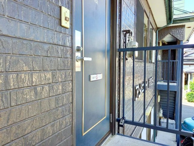 アメニティ津志田　Ａの玄関