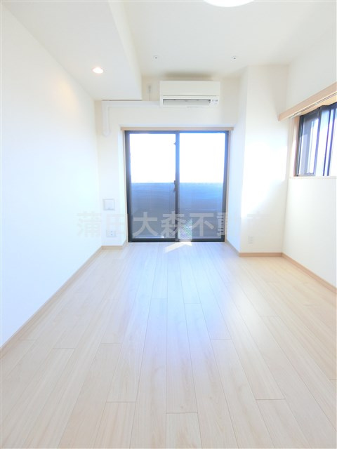 ルーブル多摩川南六郷の居間・リビング|角部屋2面採光の洋室7.5帖