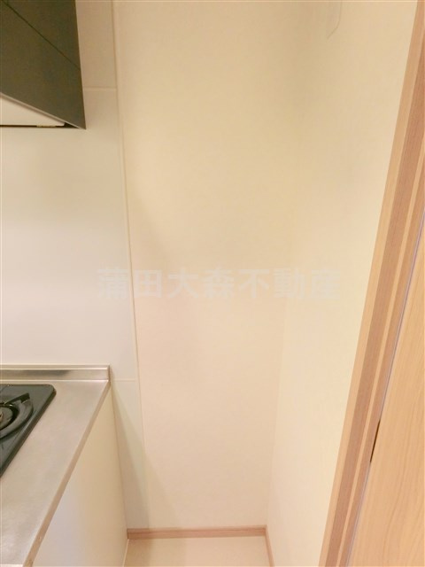 ルーブル多摩川南六郷のキッチン|冷蔵庫置場