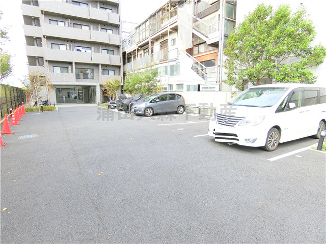 ルーブル多摩川南六郷の駐車場