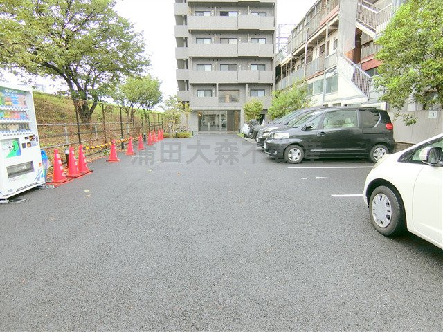 ルーブル多摩川南六郷の駐車場