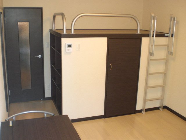 レオネクストみつるぎの内装|クローゼット付きベッド 1F
