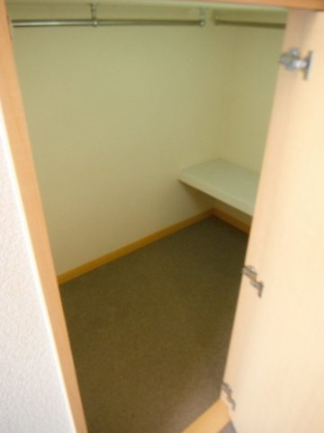 レオパレスメトロ六番町の内装|ベット下部分