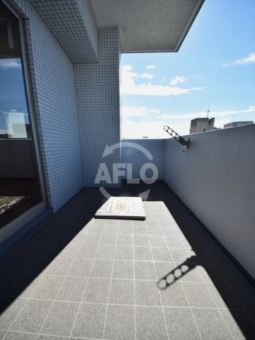 エステムコート難波ミューステージのバルコニー|エステムコート難波ミューステージ　南向きで明るく、広々バルコニー