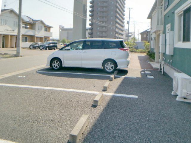 ルピナスＫｅｉの駐車場