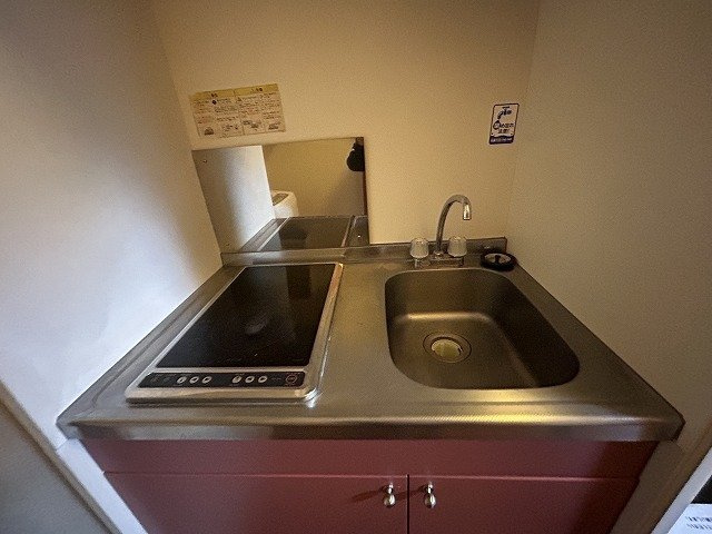 レオパレスエスペーロ本町のキッチン|備品や設備仕様は号室等により異なります現地をご確認下さい。