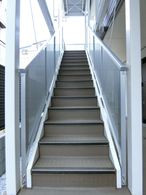 【エントランス】 | リブリ・鶴見市場