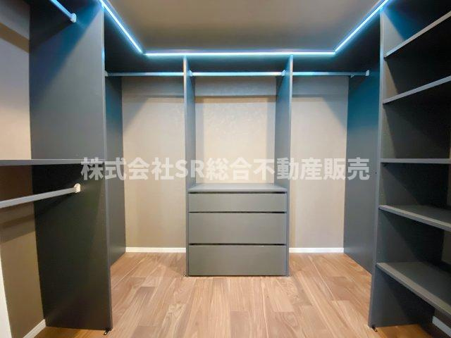 角田2丁目中古戸建の収納|ショップのようなウォークインクローゼット♪