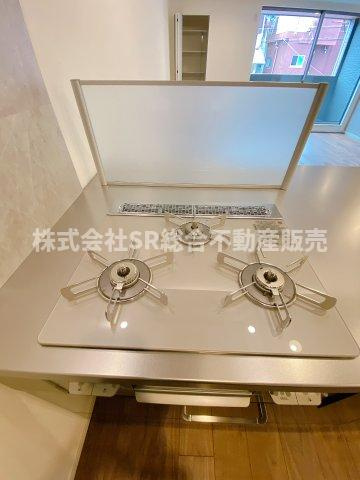 角田2丁目中古戸建のキッチン|３口コンロ、グリル付き♪