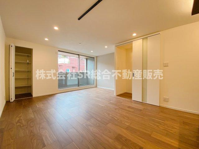 角田2丁目中古戸建の居間・リビング|ご家族と毎日顔を合わせられる造りです♪