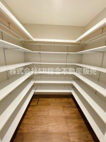 角田2丁目中古戸建の収納|ご家族全員分の靴は余裕で収納できるシューズインクローゼットです♪