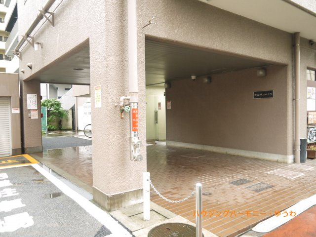 【エントランス】 | 大山サンハイツ | タイル敷きのとても開放感あるエントランスです。