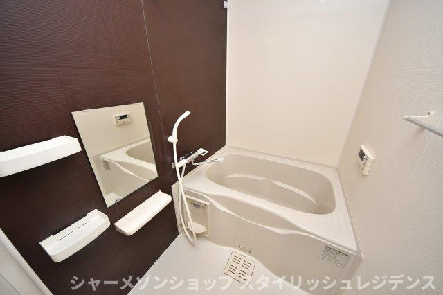 ＢＭ　ＧＡＲＤＥＮの浴室|ハンガー掛け