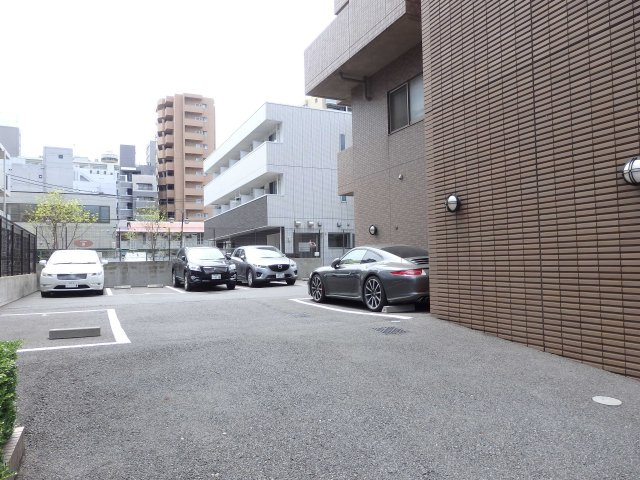 ガディス・パーク行徳壱番館(K-150)の駐車場