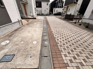 【前面道路含む現地写真】 | 稲毛区長沼町　JR総武線「稲毛」駅　中古戸建 | 南西側約5Ｍの私道となっております！