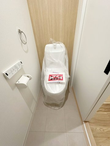 長岡京市神足四ノ坪のトイレ|1階と2階の2ヶ所に配置しており、来客時や朝の身支度時にも同時に使えて嬉しい♪（R8.4撮影）