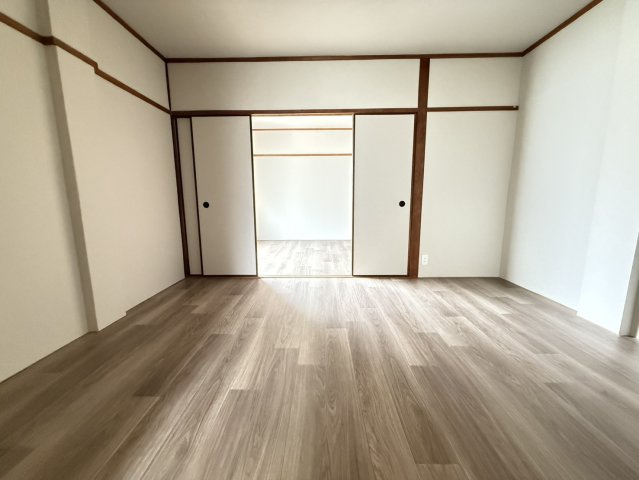 第一源氏之荘の洋室