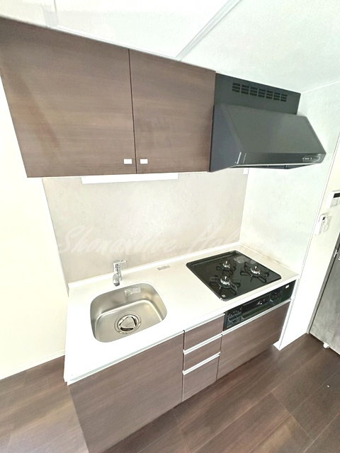 Villa Blancheのキッチン|ガス3口システムキッチン♪※同施工別建物