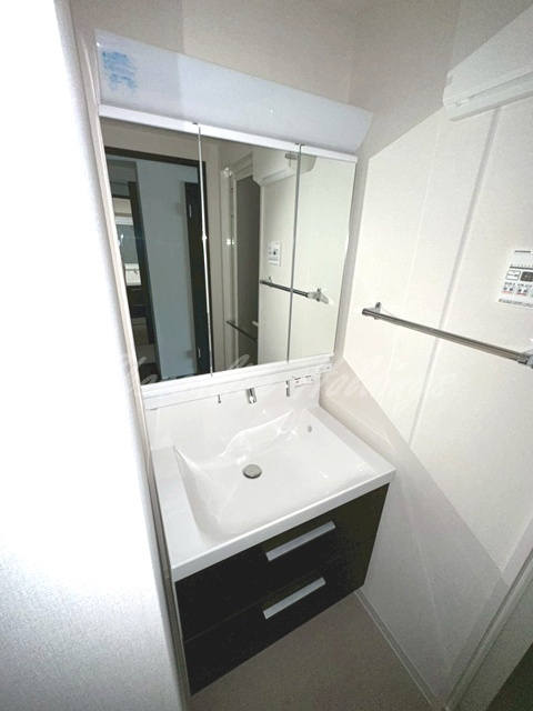 Villa Blancheの洗面所|三面鏡洗面台♪※同施工別建物