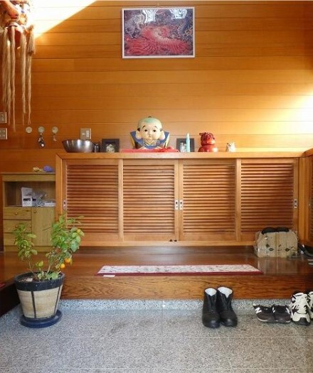 伊達市 保原町字宮下（保原駅） 2階建 １０ＤＫの玄関