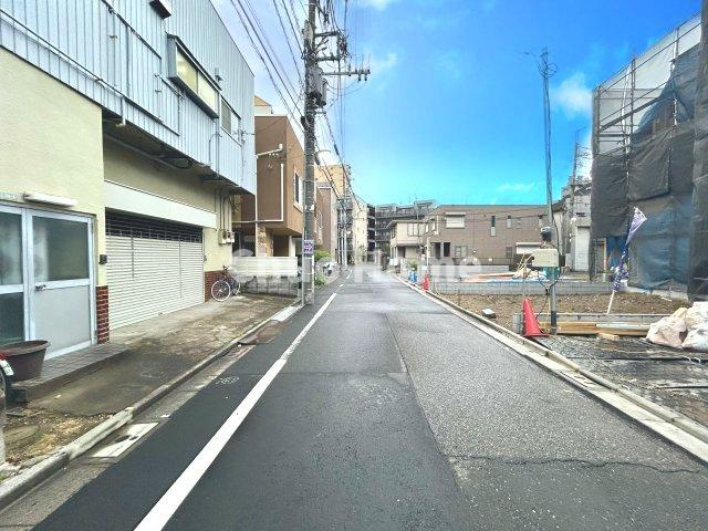荒川区町屋6丁目新築分譲住宅の前面道路含む現地写真|全面道路