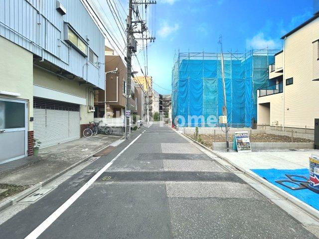 荒川区町屋6丁目新築分譲住宅の前面道路含む現地写真|全面道路
