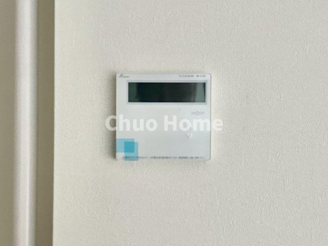 荒川区町屋6丁目新築分譲住宅の発電・温水設備|【給湯リモコン】外での一日を忘れさせてくれるオートバス機能でお好みの湯量・温度に調整された浴槽。