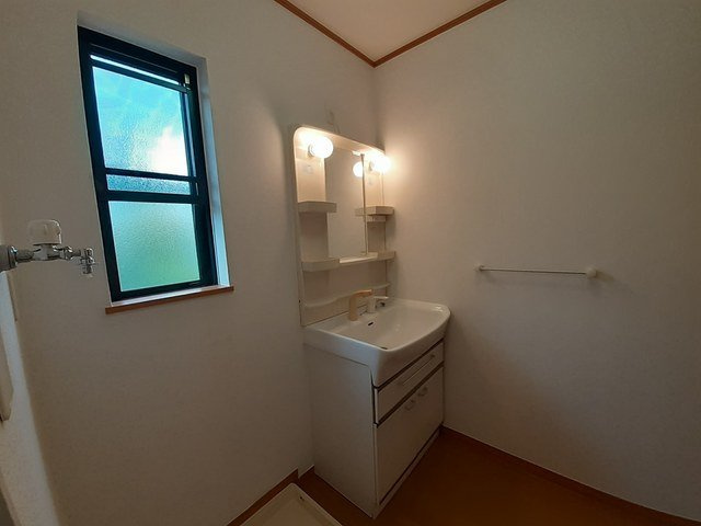 斑鳩町龍田北戸建住宅の洗面所|忙しい朝には欠かせない洗面所です