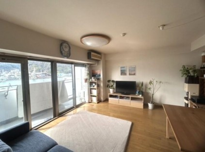 【わんぱーくこうちまで2分】高知市桟橋通6丁目アプリア桟橋　中古マンションの居間・リビング|ゆったりとしたリビングです