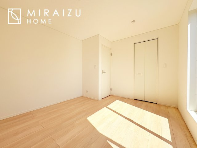 【寝室】 | 建物完成につき、実際のお部屋をごゆっくりご見学いただけます。お休みの日にご家族で見学はいかがでしょう。
