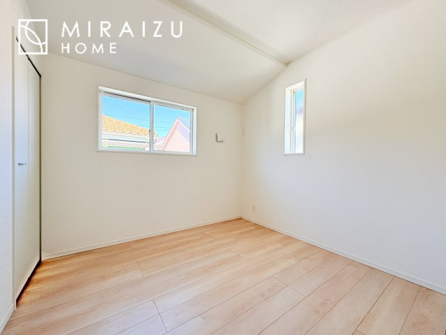 【子供部屋】 | 暮らしやすさを考えたプランで快適な現地ロケーションを実現。安らぎに満たされる、ゆとりのある日々を過ごせます♪
