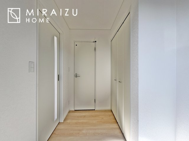 【玄関】 | プライバシー性と開放感を高める住環境。陽当たりの良い開かれたロケーションを活かし、心地よい暮らしをプランニング