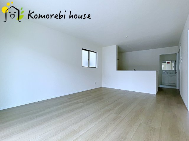 北本市宮内　２期　新築一戸建て　ハートフルタウン　Sの居間・リビング|おしゃれな居間です