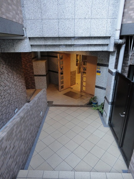 菱和パレス高輪台のエントランス|ゆとりのあるエントランスです