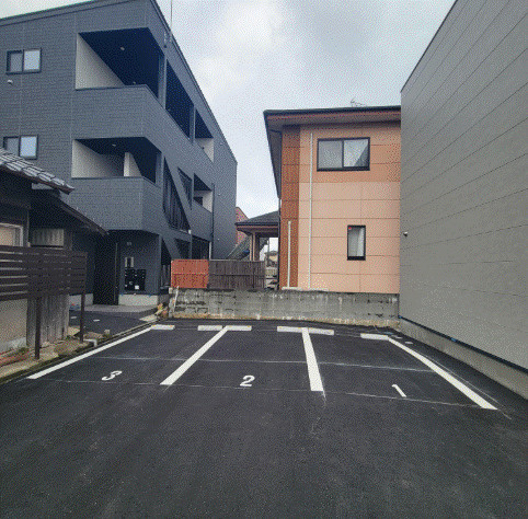 レガリア西町の駐車場