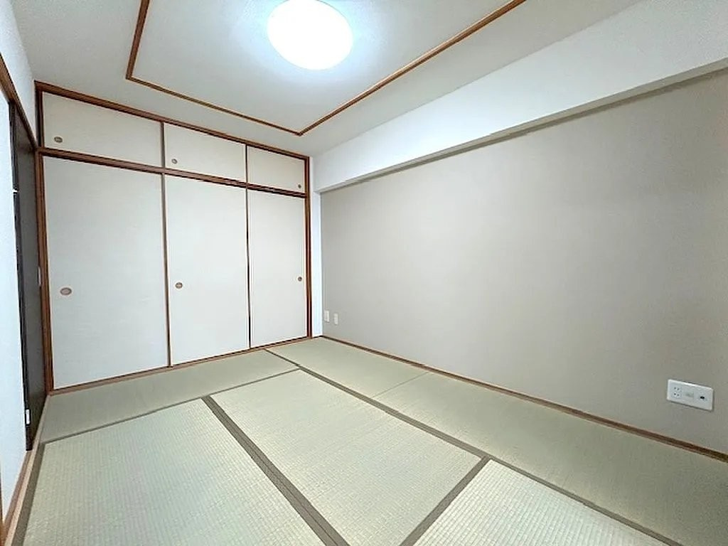 ふぁみーゆ寝屋川セントラルパークB棟の和室|和室6.0帖
■物件内覧・資金計画相談・住宅ローン相談、リフォーム相談、お問合せ受付中■
※当日・翌日のご内覧、ご相談はお電話でのお問合せがスムーズです！