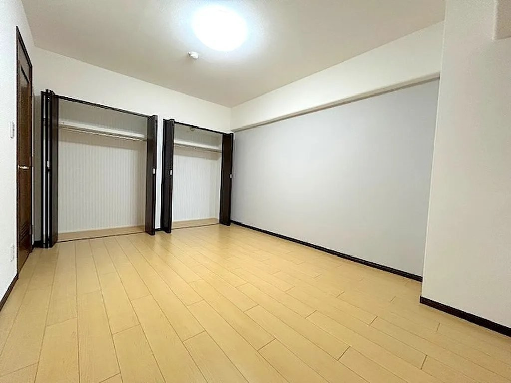 ふぁみーゆ寝屋川セントラルパークB棟の洋室|洋室7.9帖
■物件内覧・資金計画相談・住宅ローン相談、リフォーム相談、お問合せ受付中■
※当日・翌日のご内覧、ご相談はお電話でのお問合せがスムーズです！