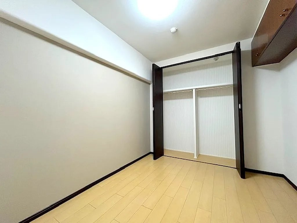 ふぁみーゆ寝屋川セントラルパークB棟の収納|洋室のクローゼット
■物件内覧・資金計画相談・住宅ローン相談、リフォーム相談、お問合せ受付中■
※当日・翌日のご内覧、ご相談はお電話でのお問合せがスムーズです！