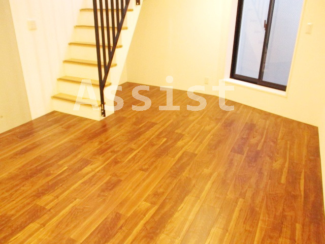 ＬＥＧＡＬＡＮＤ　ＮＩＳＨＩＫＯＹＡＭＡ(リーガランドニシコヤマ)の居間・リビング