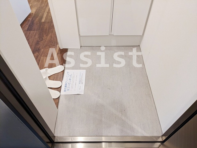 ＬＥＧＡＬＡＮＤ　ＮＩＳＨＩＫＯＹＡＭＡ(リーガランドニシコヤマ)の玄関