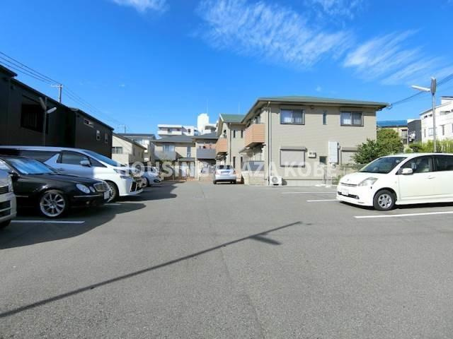 グランディール山手Ｂの駐車場