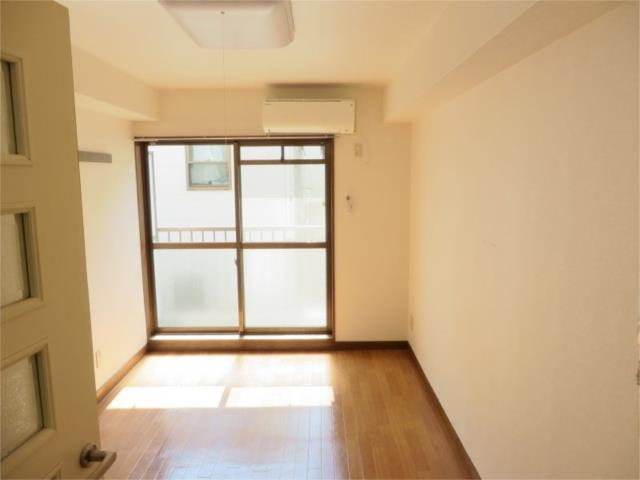 川崎市多摩区登戸の賃貸マンションの居間・リビング