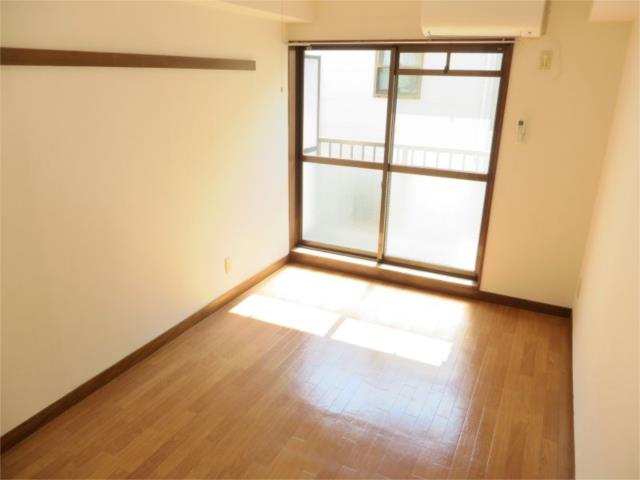 川崎市多摩区登戸の賃貸マンションの居間・リビング