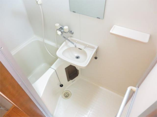 川崎市多摩区登戸の賃貸マンションの洗面所|浴室内洗面台